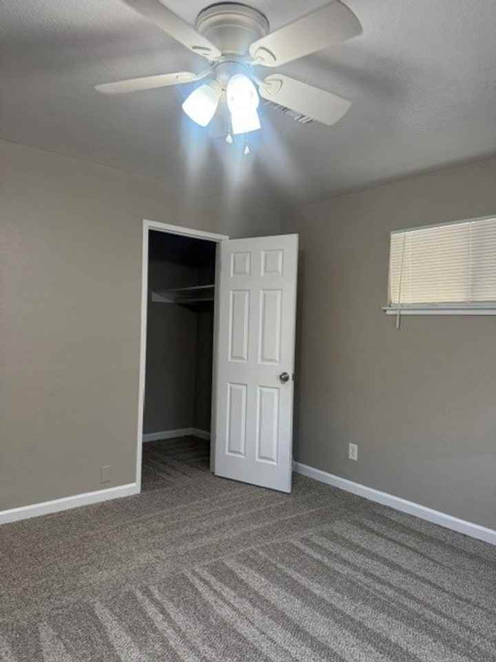 222 Corson Ave - Photo 7 of 12