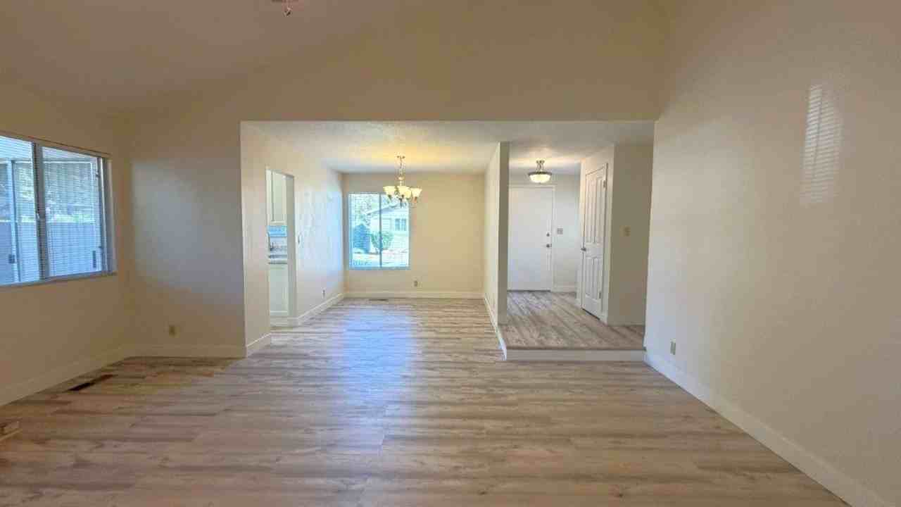554 Mt Dell Dr - Photo 5 of 27