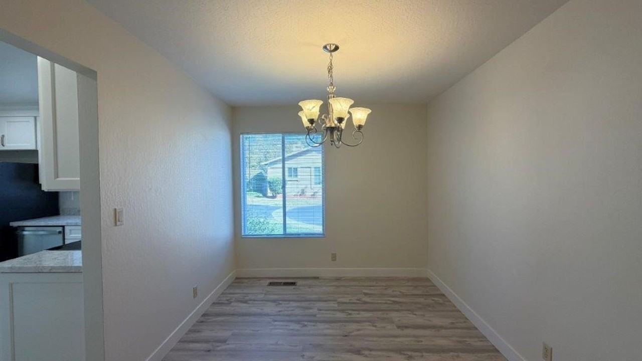 554 Mt Dell Dr - Photo 6 of 27