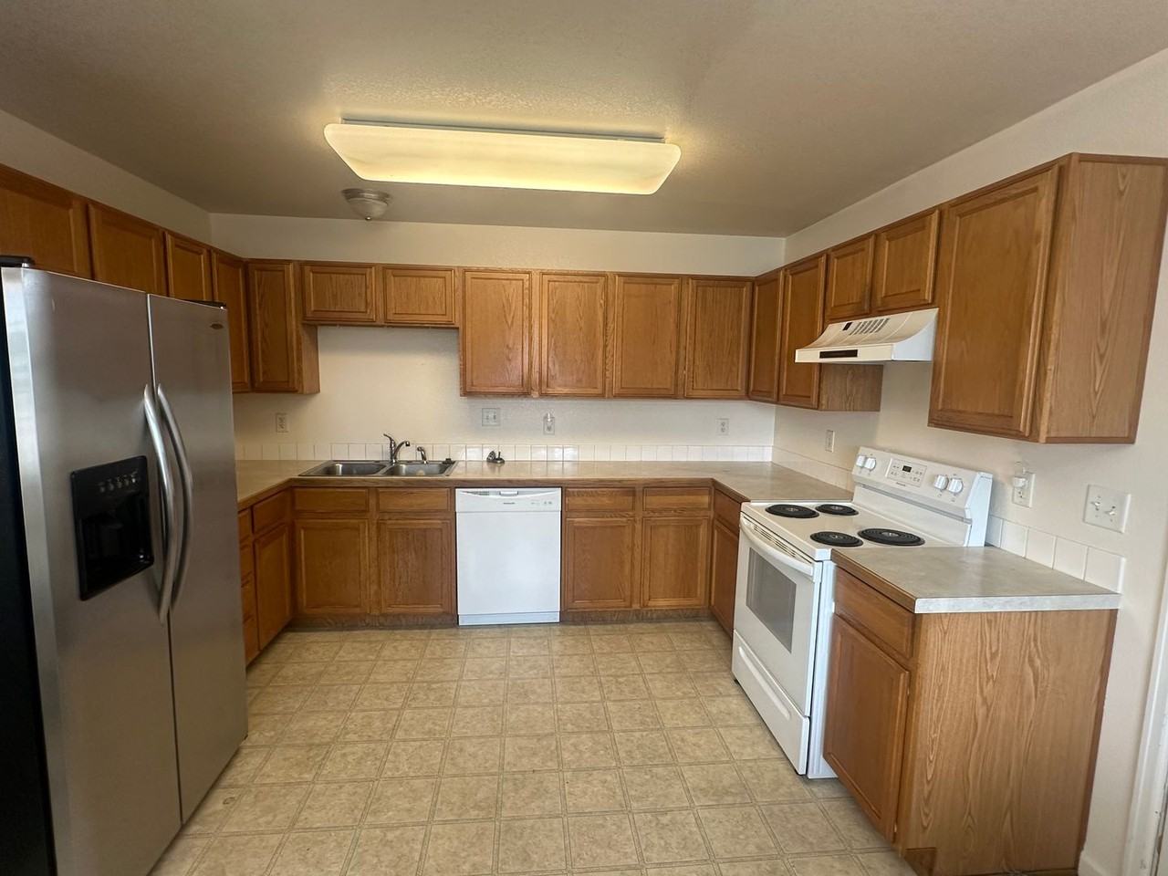 2611 Quay St - Photo 2 of 14