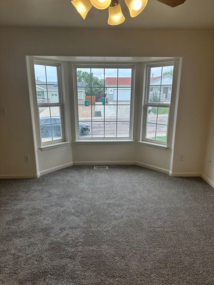2611 Quay St - Photo 4 of 14