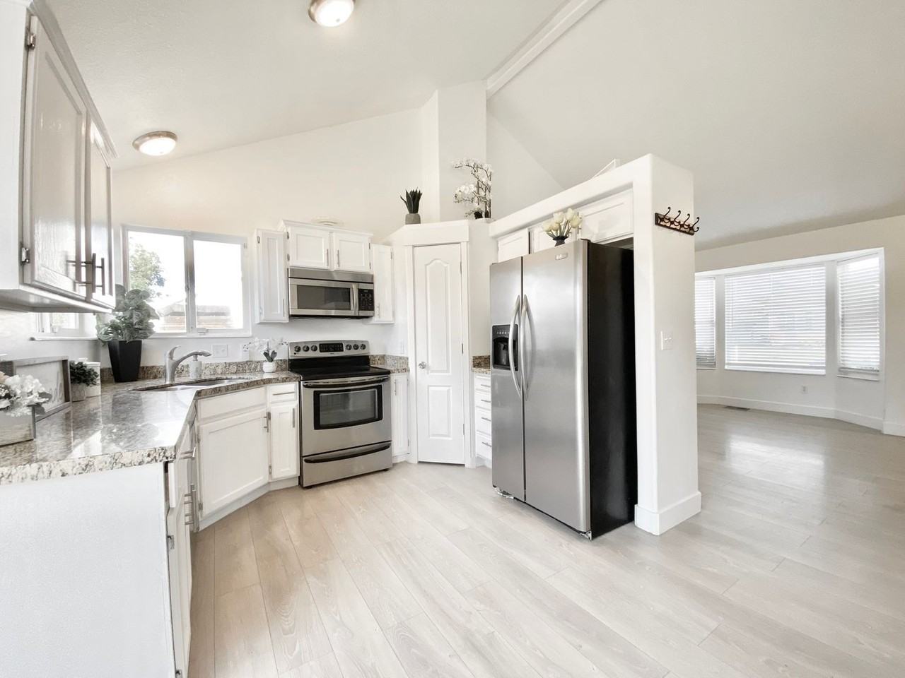 6238 W Contadora Dr - Photo 6 of 17