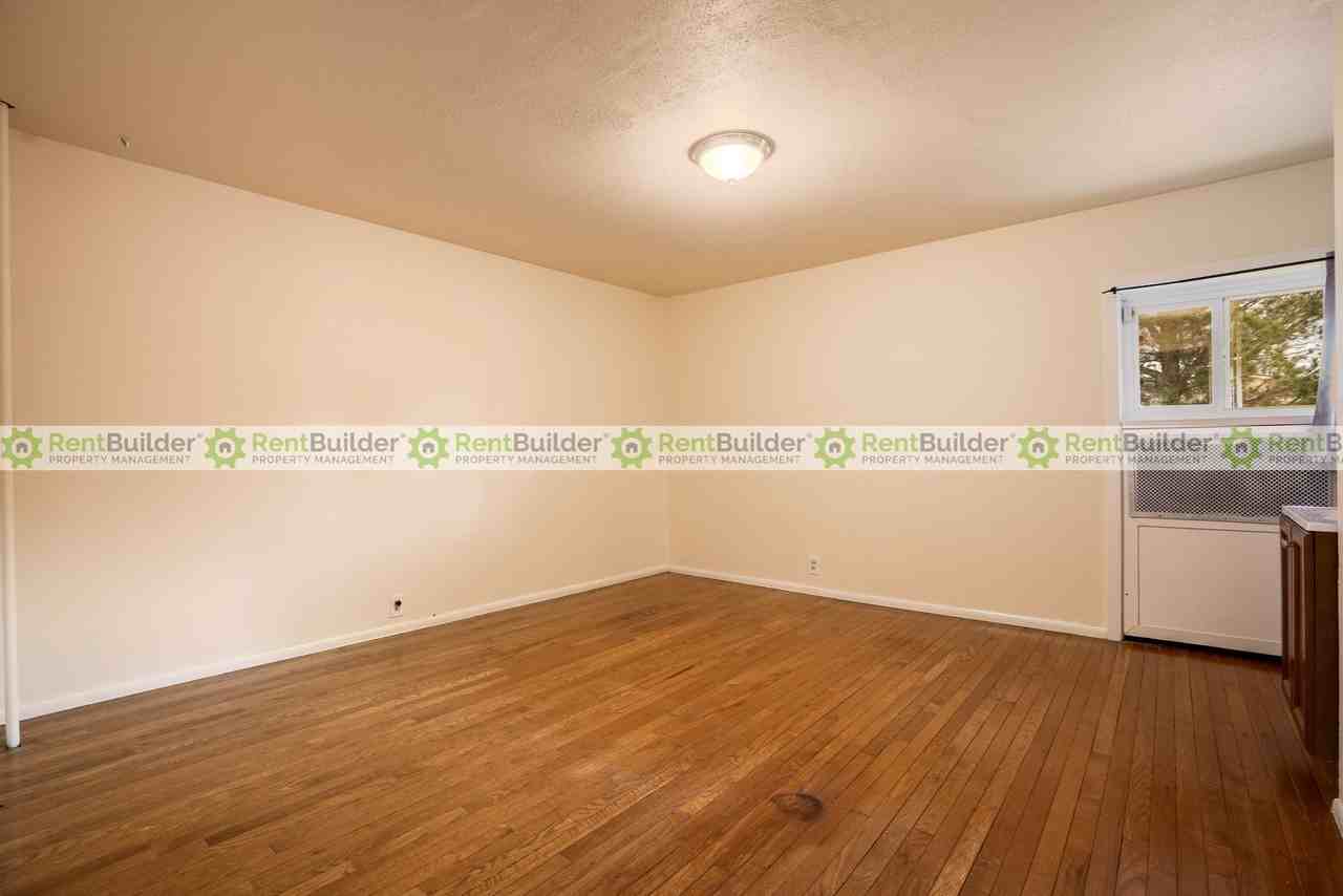 1301 Alvarado Dr Ne - Photo 2 of 24