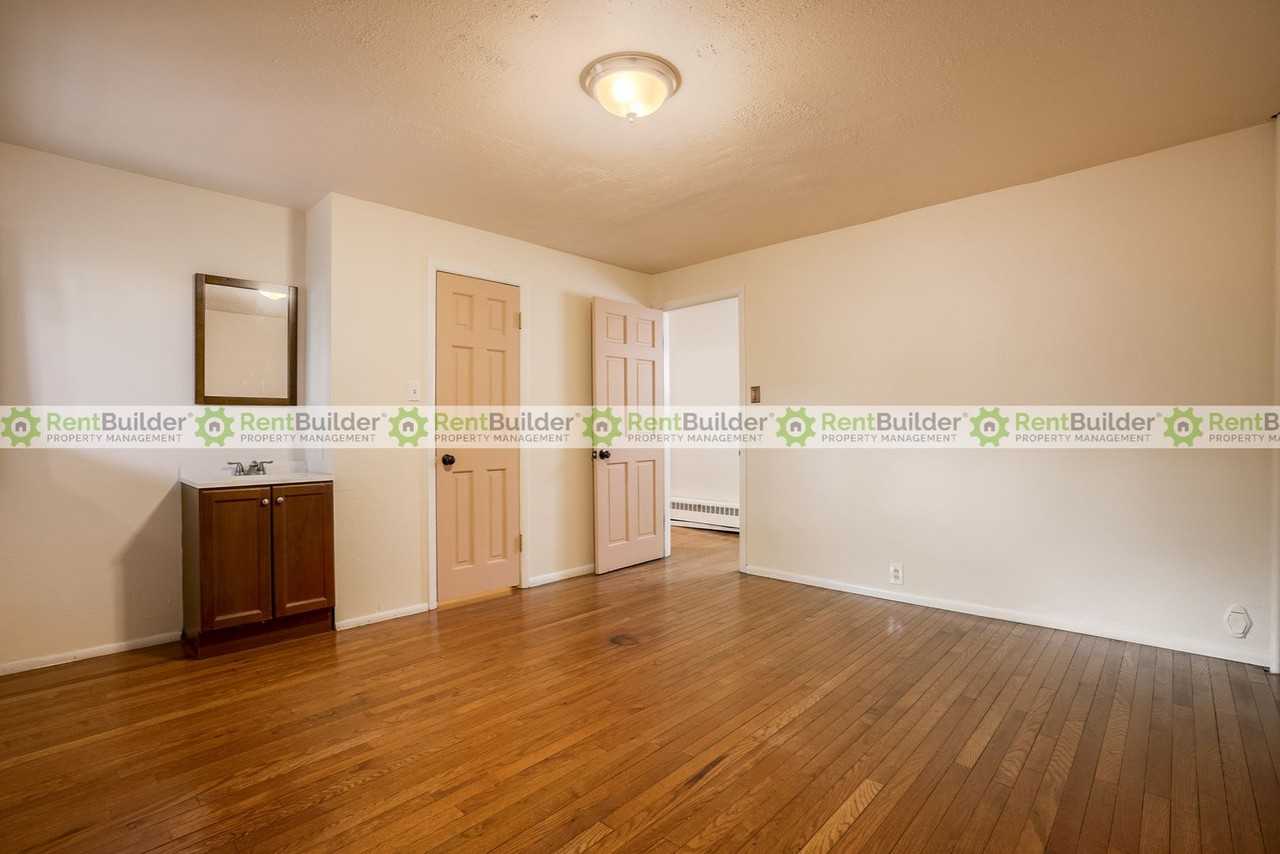 1301 Alvarado Dr Ne - Photo 3 of 24