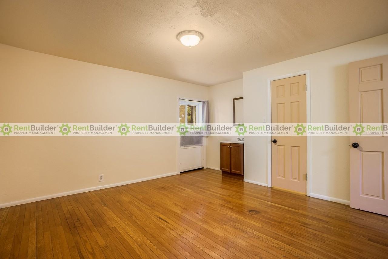 1301 Alvarado Dr Ne - Photo 4 of 24