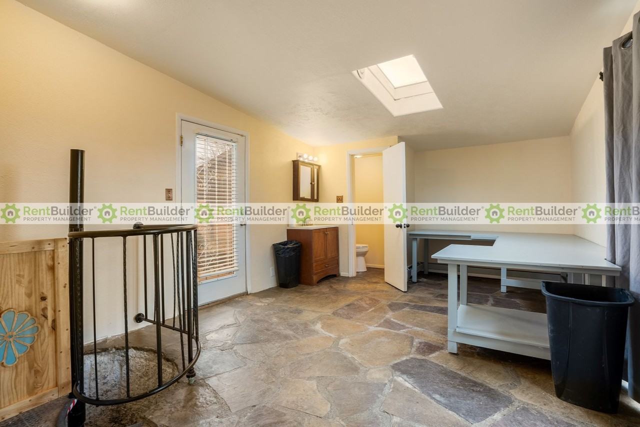 1301 Alvarado Dr Ne - Photo 5 of 24