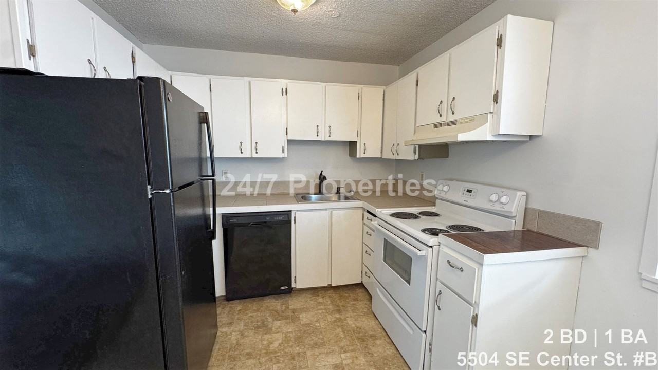 5504 Se Center St #B - Photo 5 of 10