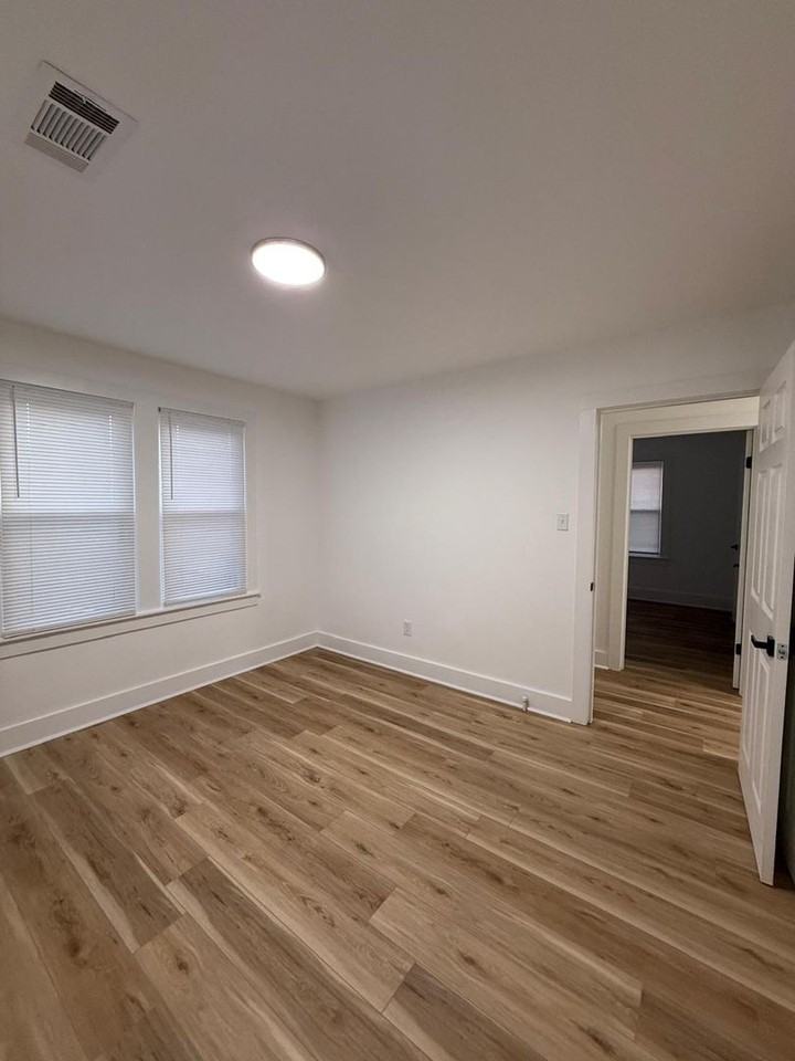 105 Middle St - Photo 6 of 15
