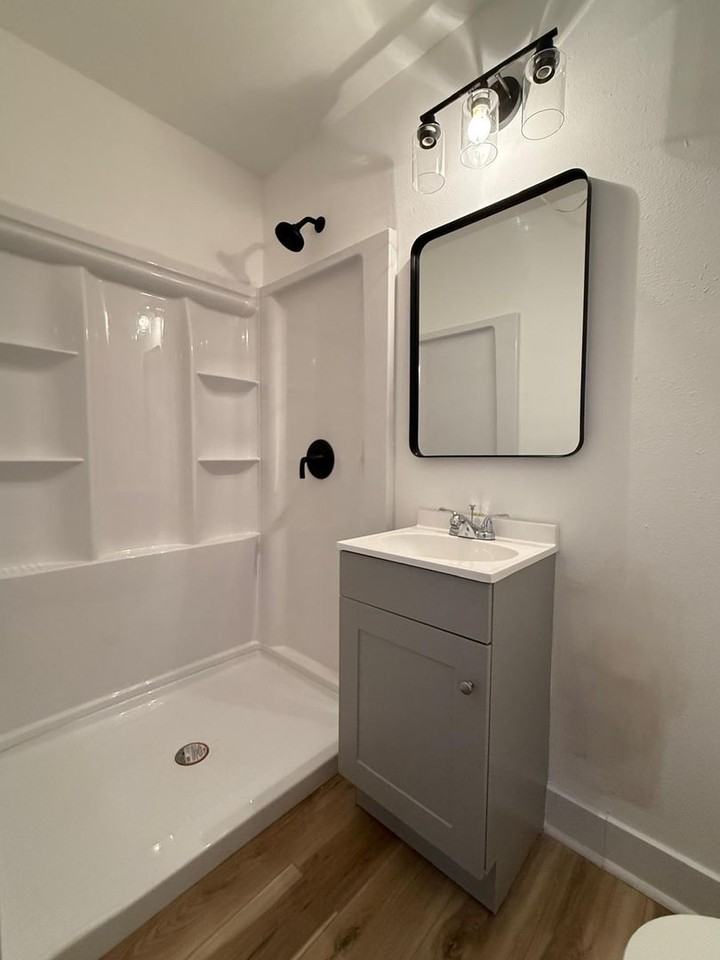 105 Middle St - Photo 7 of 15