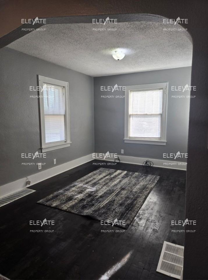 117 N Spring St - Photo 5 of 12