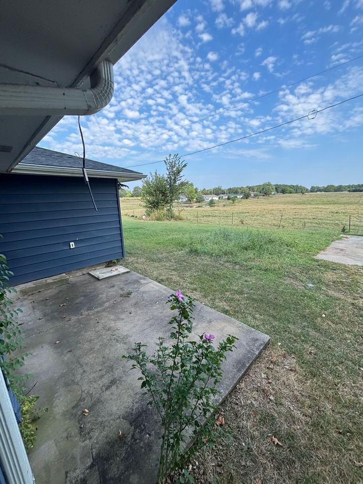 7033 W Farm Road 106 - Photo 2 of 18