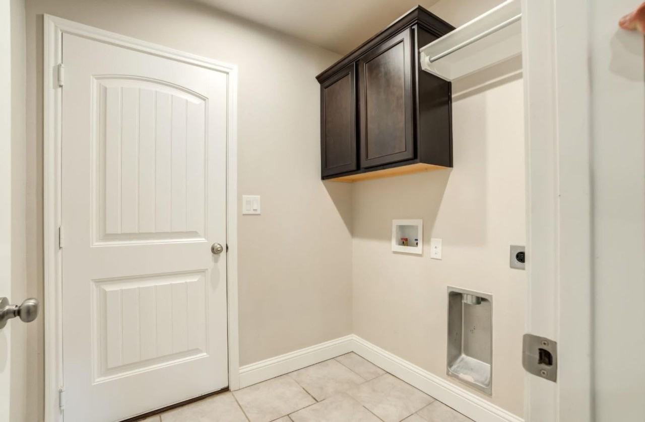 9808 Urbana Ave - Photo 4 of 15