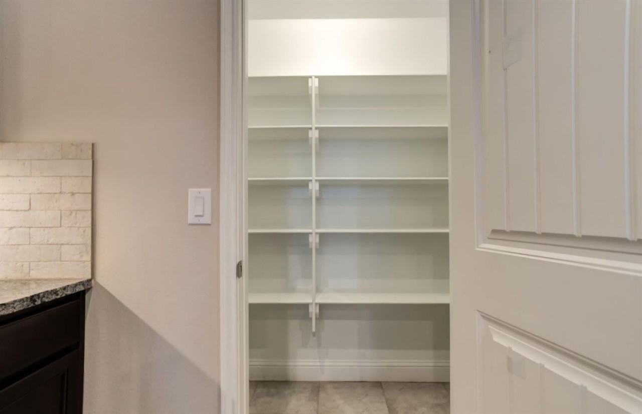 9808 Urbana Ave - Photo 7 of 15