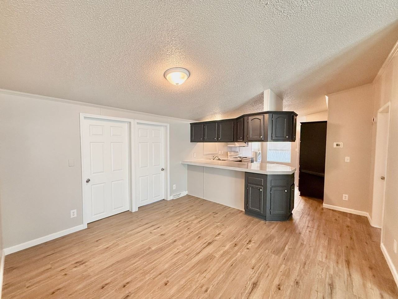 2845 E 14th St - Photo 4 of 25