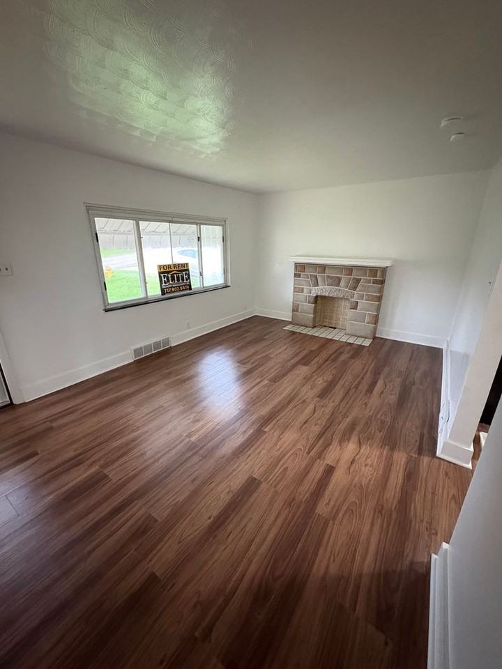 1304 Decker St - Photo 3 of 25