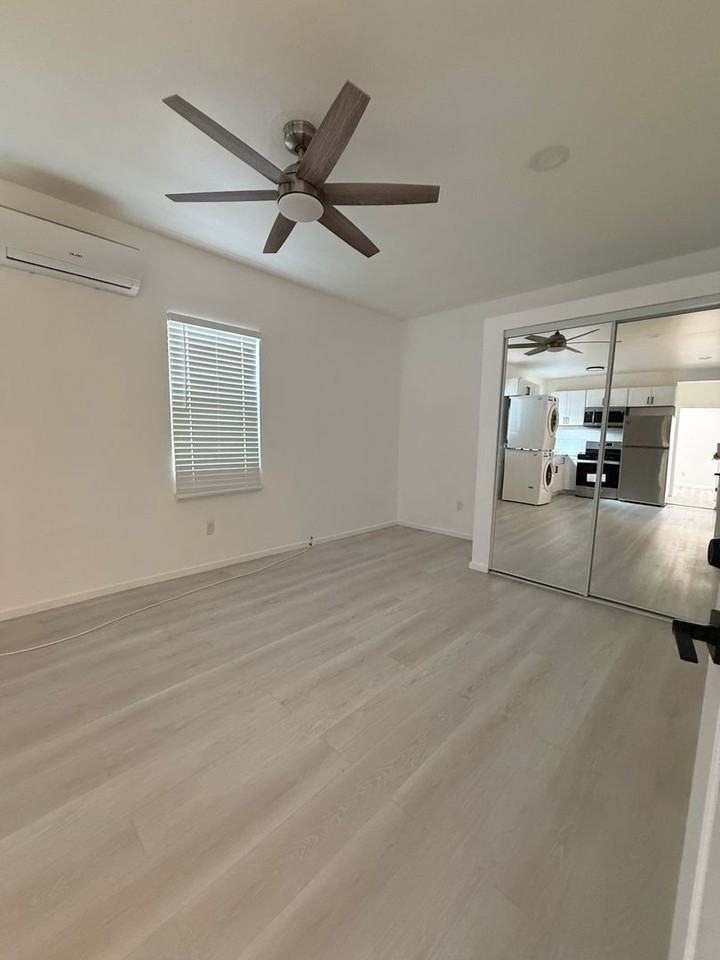 3215 W 18th - Photo 3 of 12