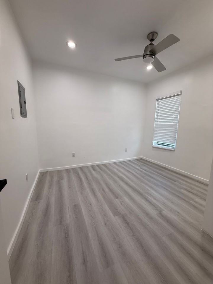3215 W 18th - Photo 4 of 12