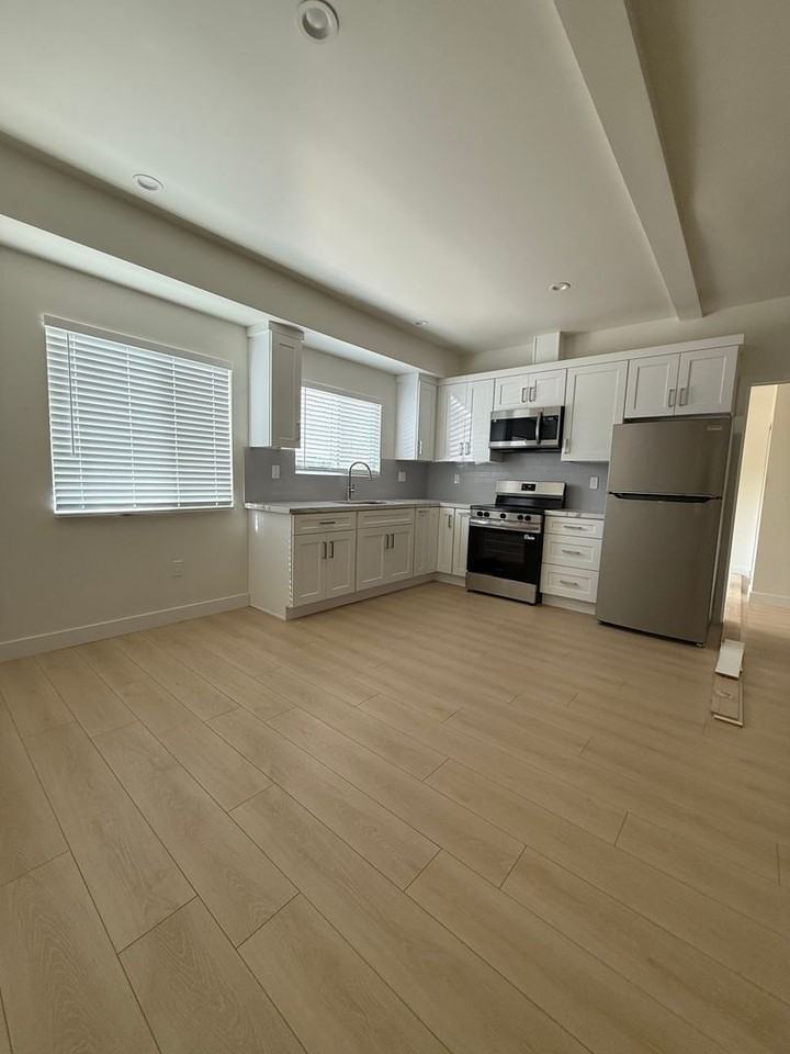 3215 W 18th - Photo 7 of 12