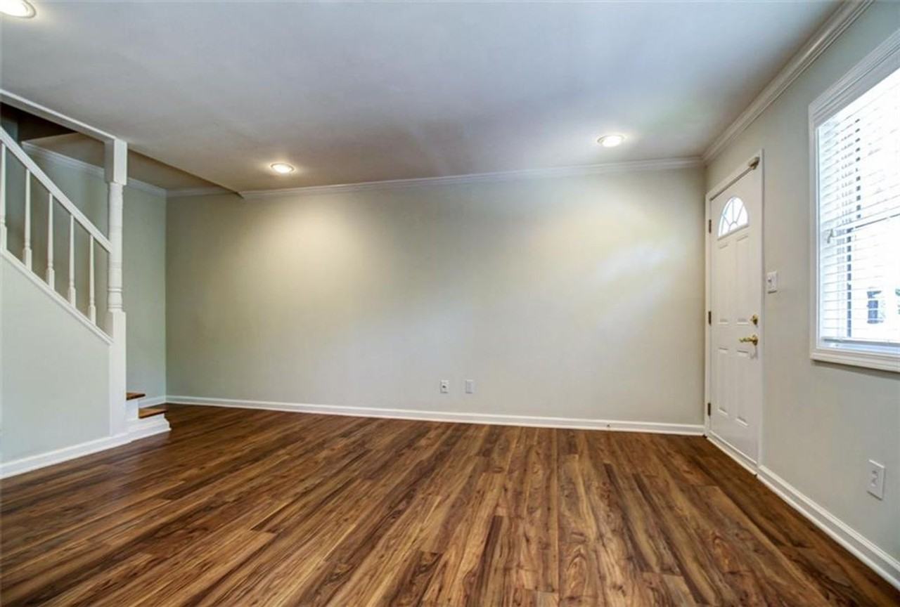 711 Jordan Ln - Photo 2 of 4