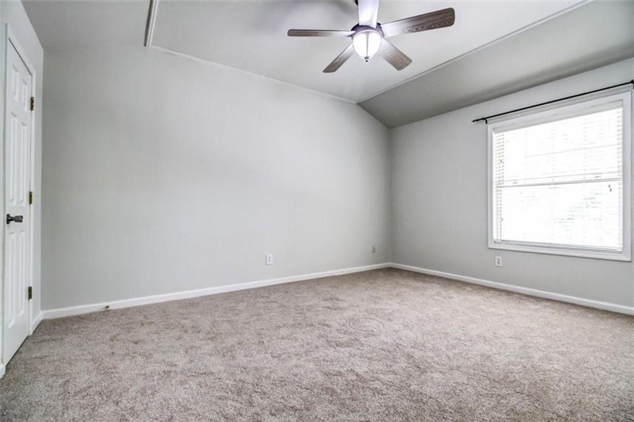 711 Jordan Ln - Photo 3 of 4