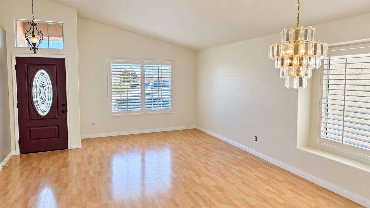1561 E Gary Dr - Photo 3 of 18
