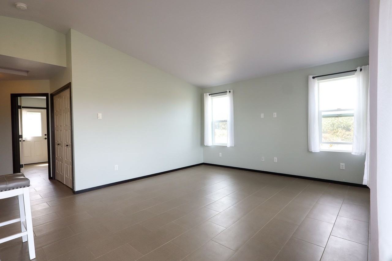 1235 Channel Ave Sw - Photo 2 of 9