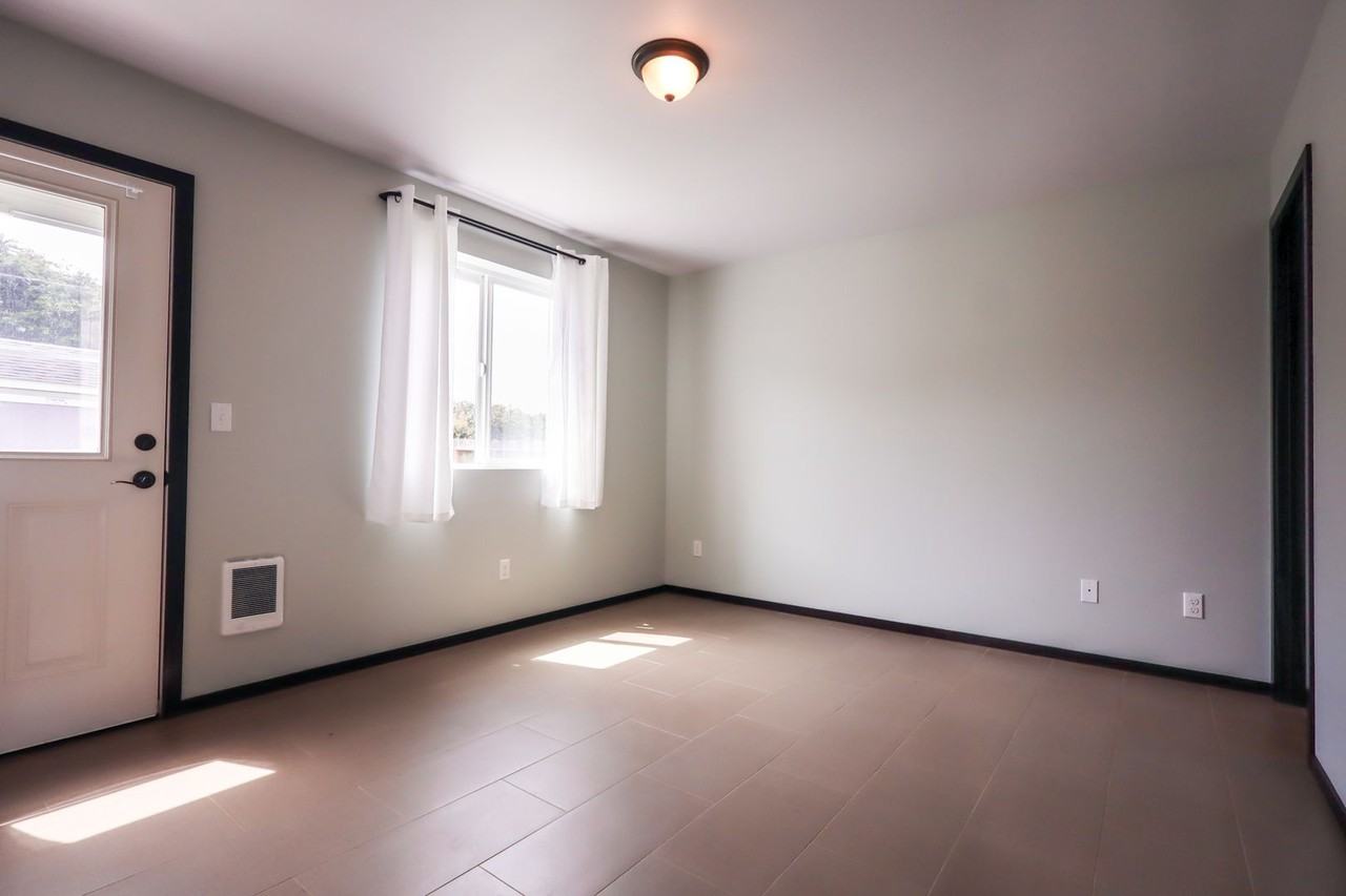 1235 Channel Ave Sw - Photo 4 of 9
