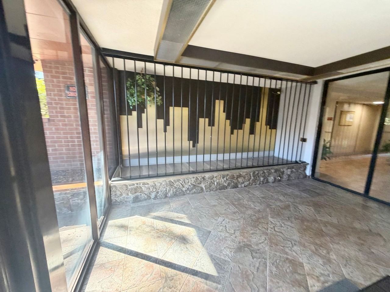 950 Asylum Ave - Photo 4 of 10