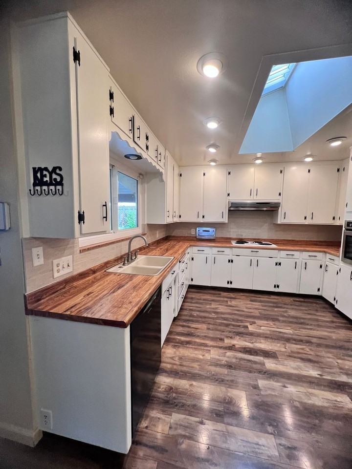 1605 Jacquelyn Way - Photo 2 of 11