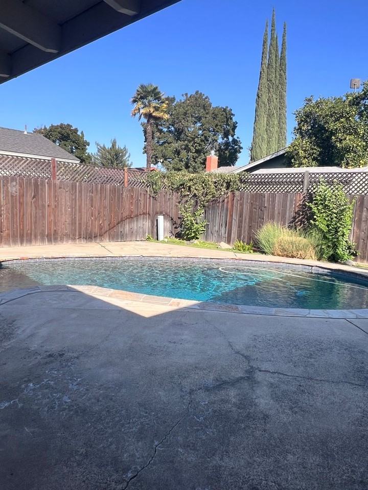 1605 Jacquelyn Way - Photo 3 of 11