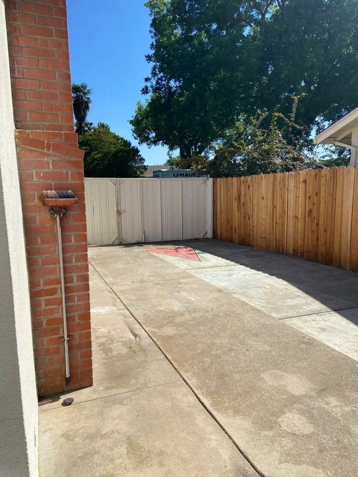 1605 Jacquelyn Way - Photo 4 of 11