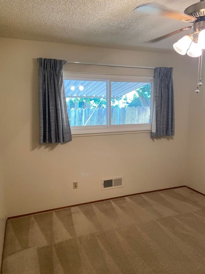 1605 Jacquelyn Way - Photo 6 of 11