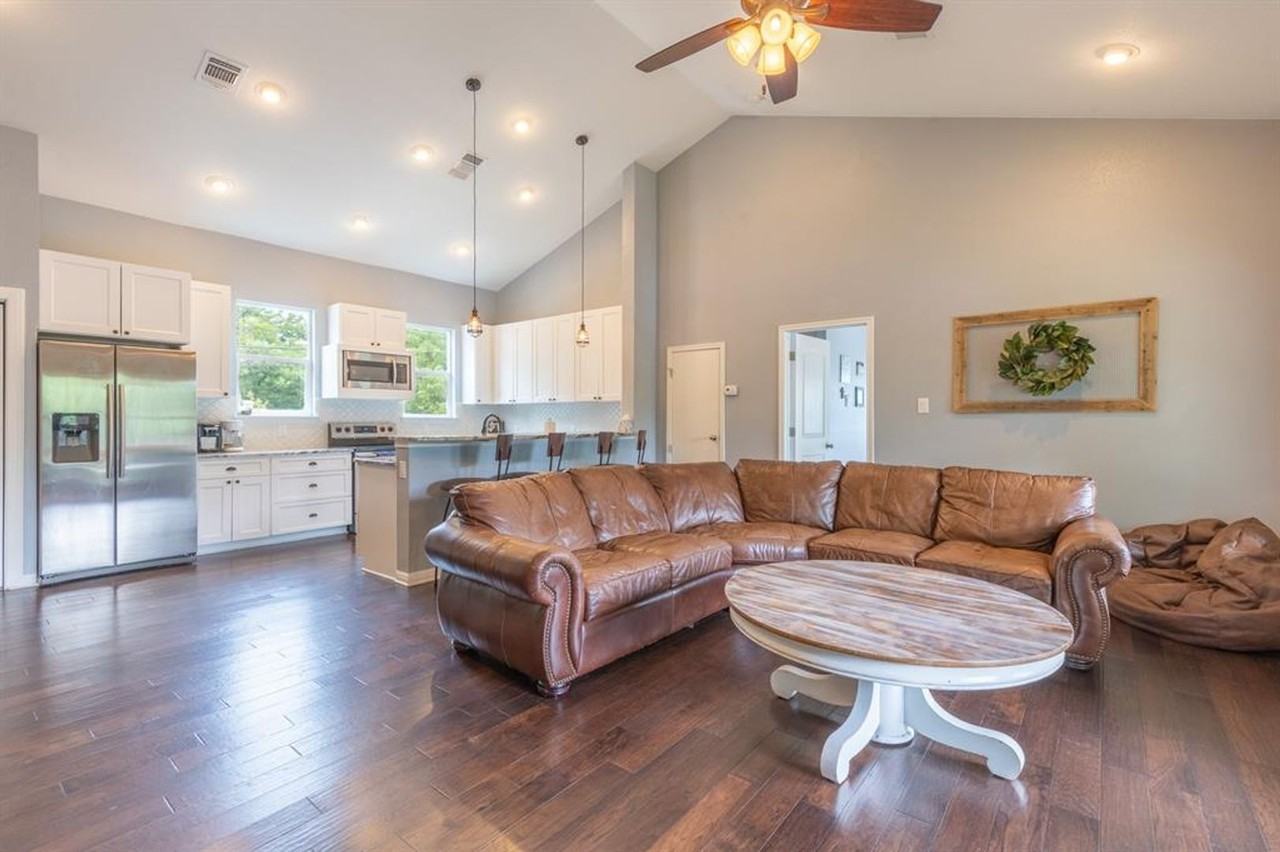 1320 Contour Dr - Photo 4 of 23
