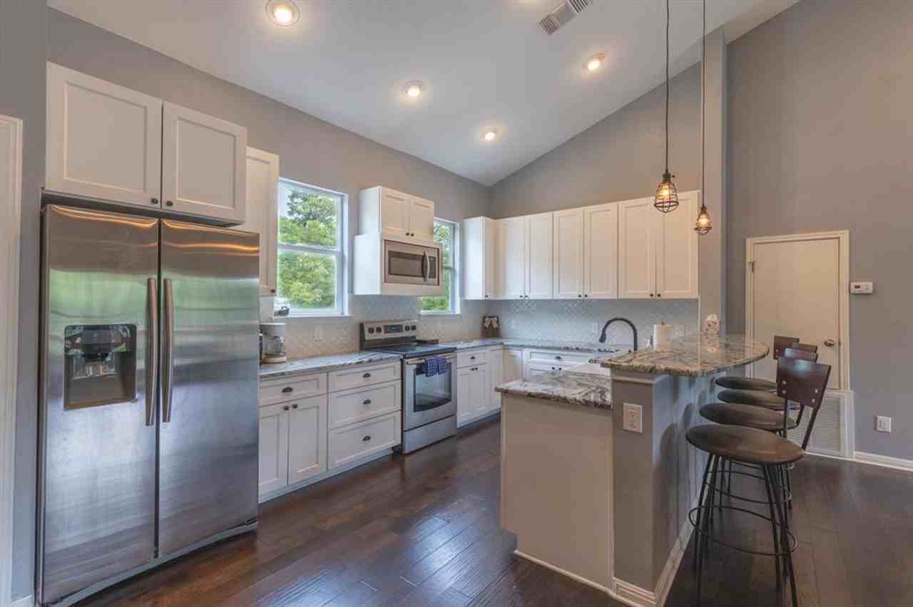 1320 Contour Dr - Photo 6 of 23