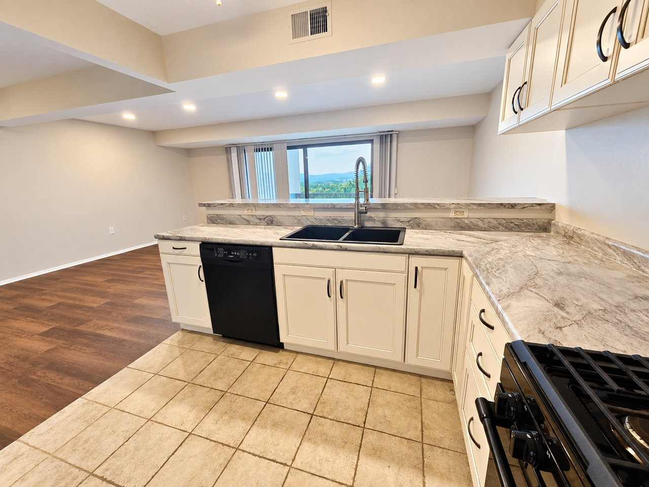 2034 Swallow Hill Rd - Photo 4 of 17