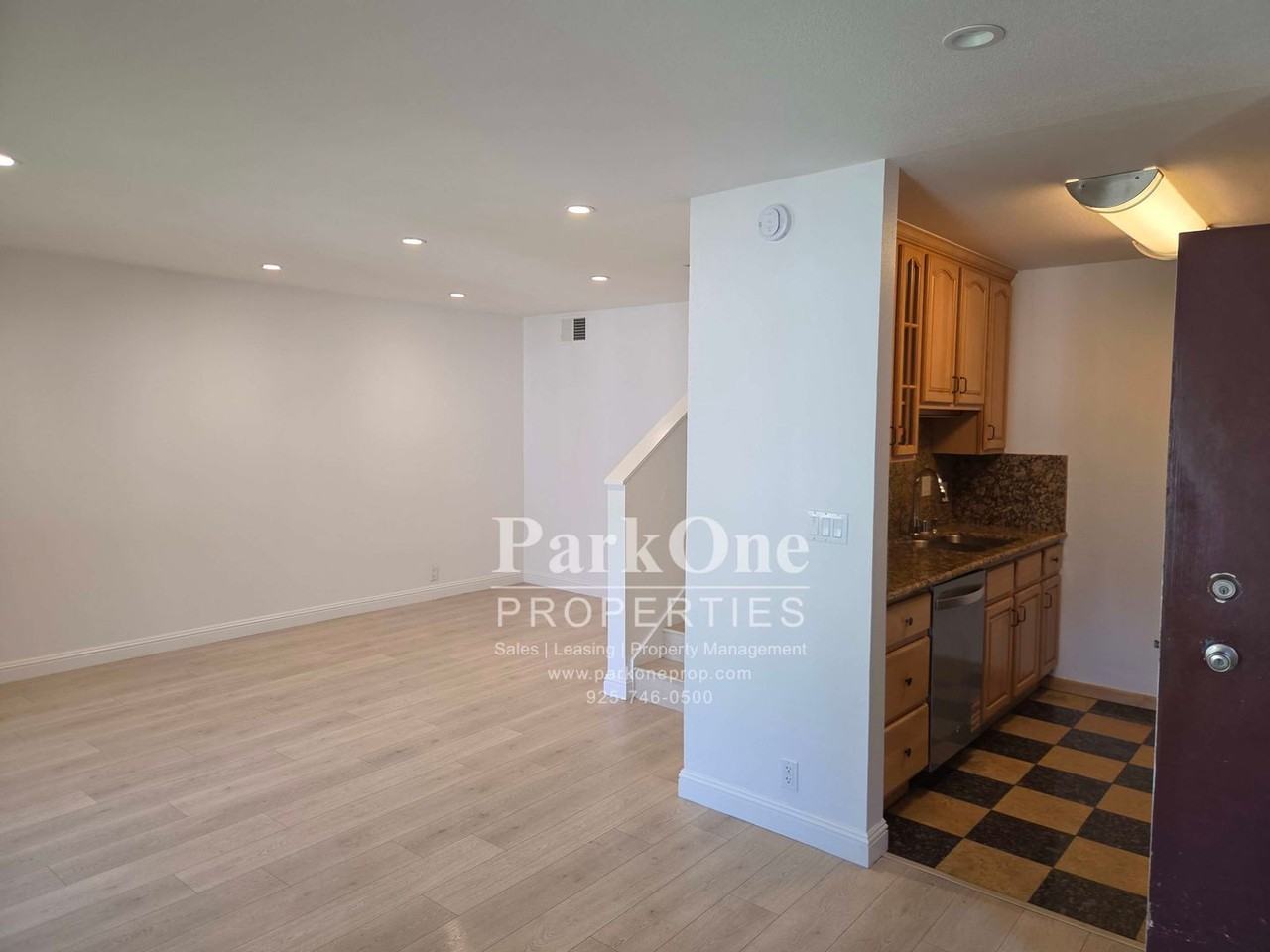 2700 Oak Rd - Photo 3 of 22