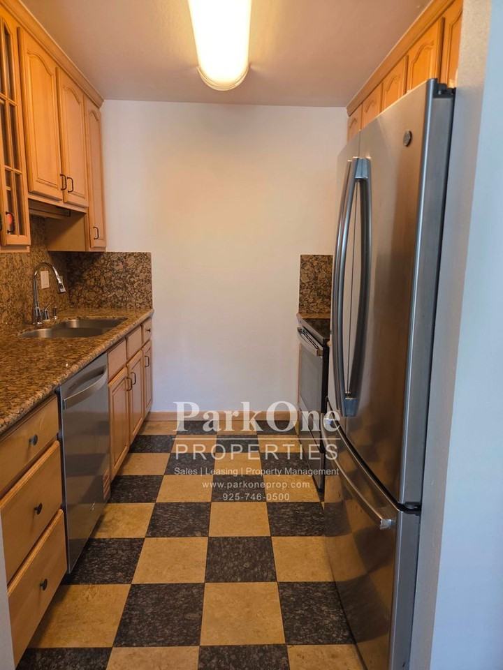 2700 Oak Rd - Photo 4 of 22