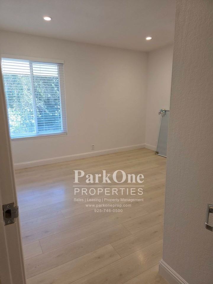 2700 Oak Rd - Photo 7 of 22