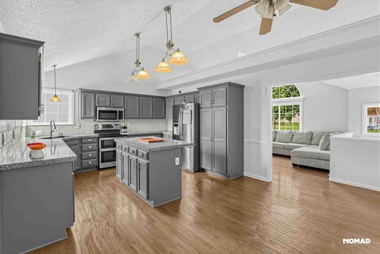 16403 Hinkle Ave - Photo 3 of 33