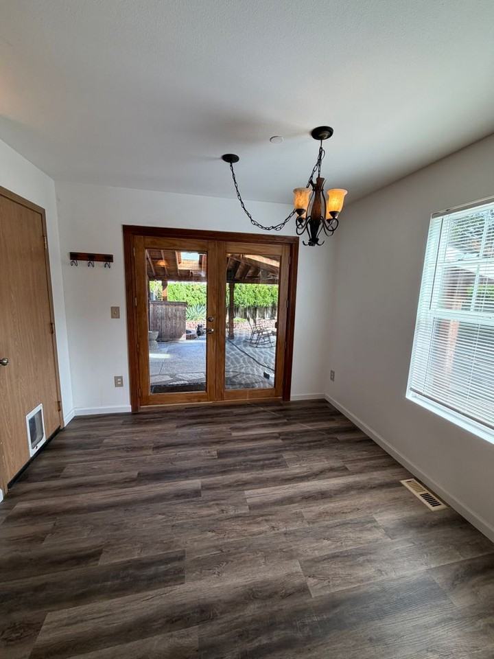1822 Mcneil St - Photo 5 of 18