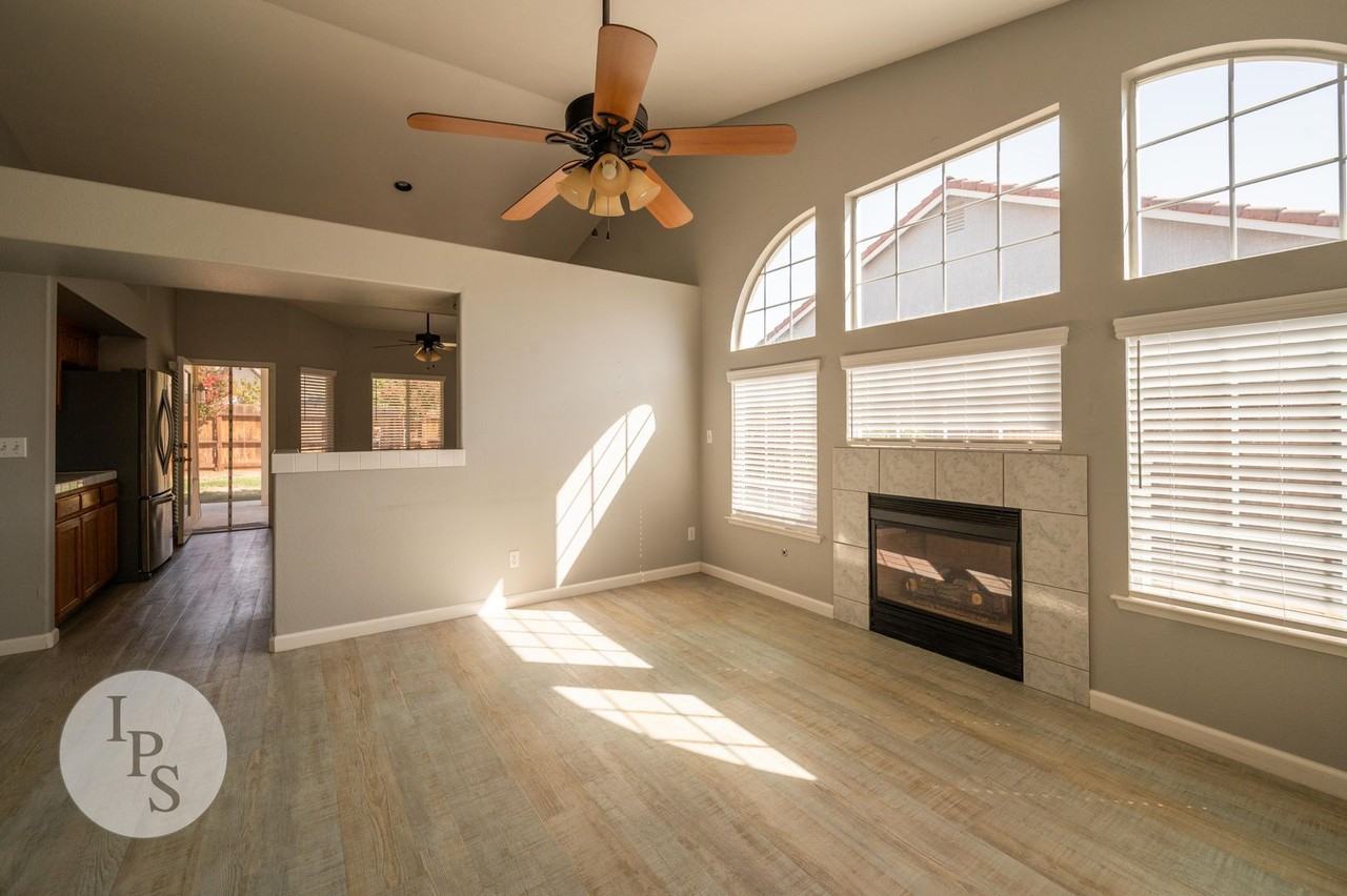 753 Applegate Ave - Photo 5 of 24