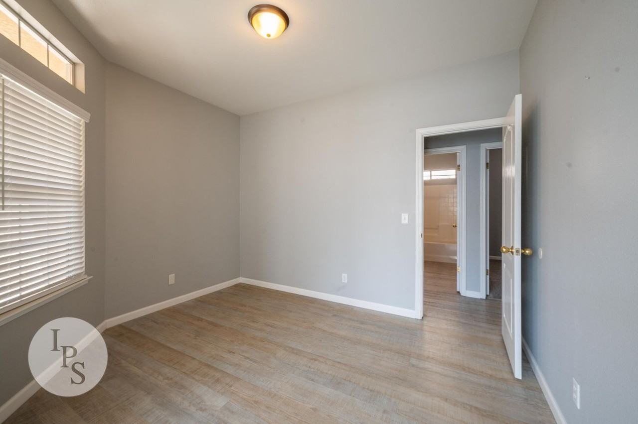 753 Applegate Ave - Photo 6 of 24
