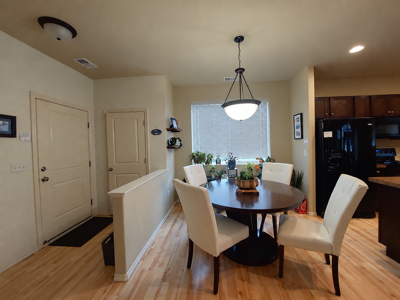 526 Walhalla Ct - Photo 3 of 13
