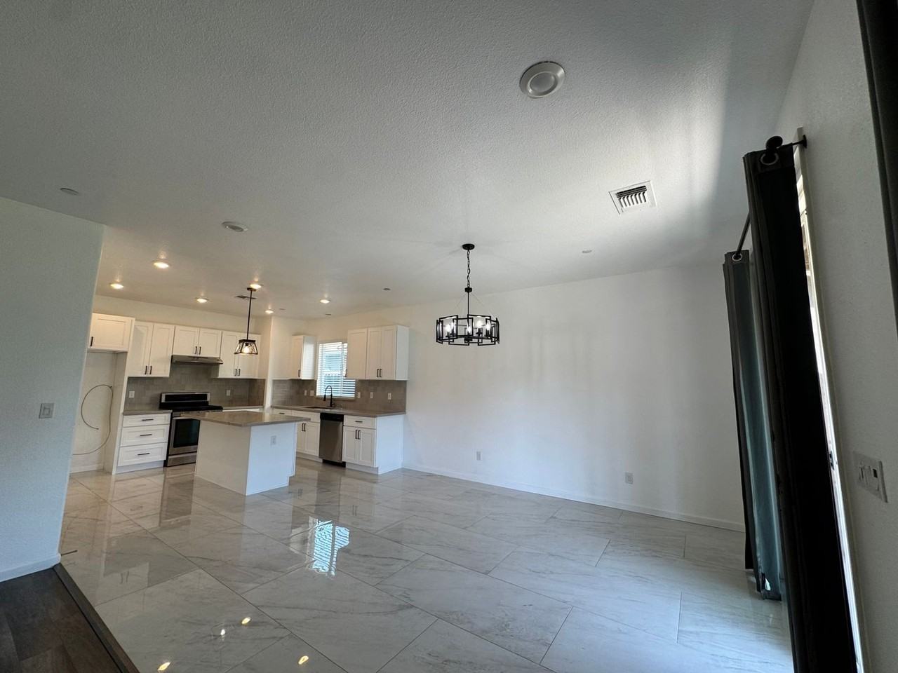 2469 S Rogers Ln - Photo 4 of 38