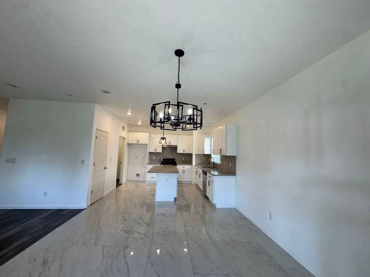 2469 S Rogers Ln - Photo 5 of 38