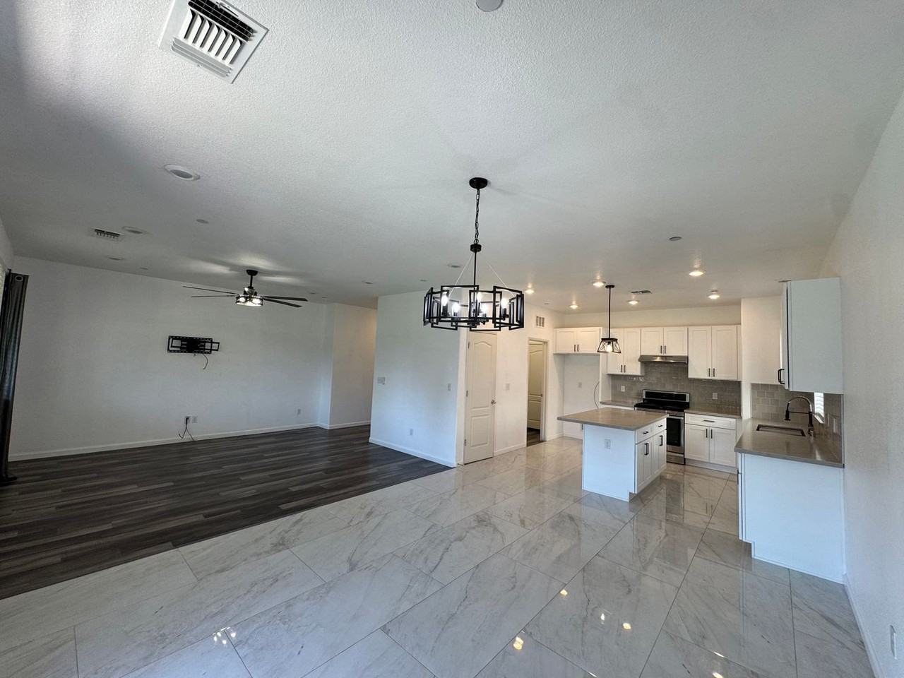 2469 S Rogers Ln - Photo 6 of 38