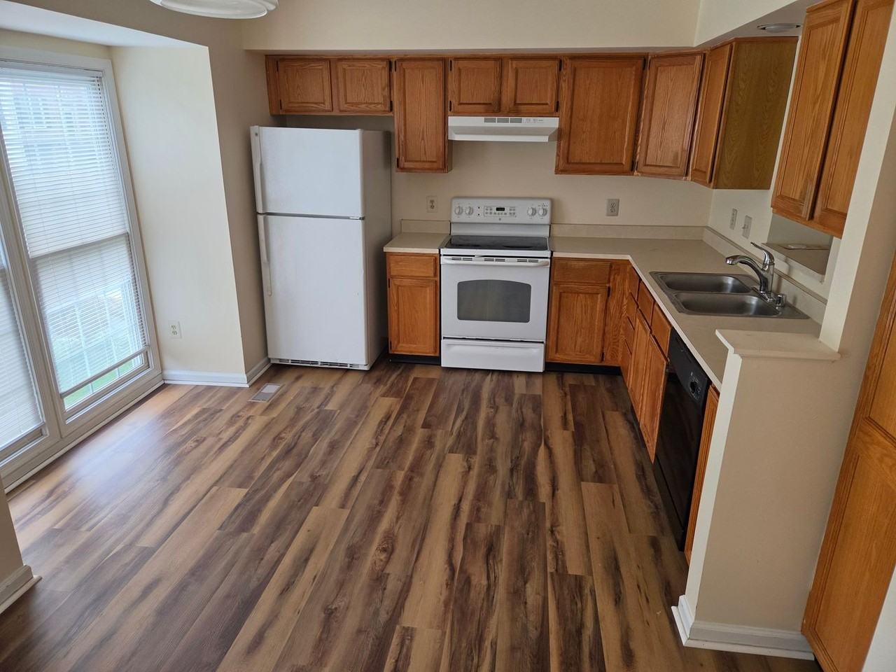 131 Attic Ct - Photo 2 of 10