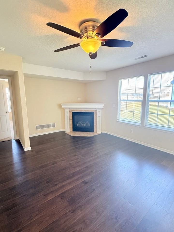 2410 Brooke Bnd - Photo 2 of 11