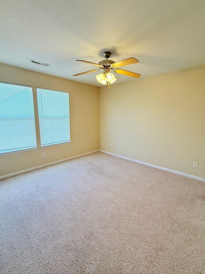 2410 Brooke Bnd - Photo 5 of 11