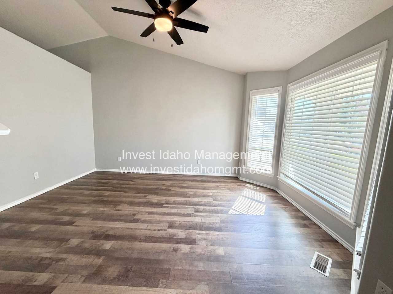 18146 Lantana Ave - Photo 3 of 31